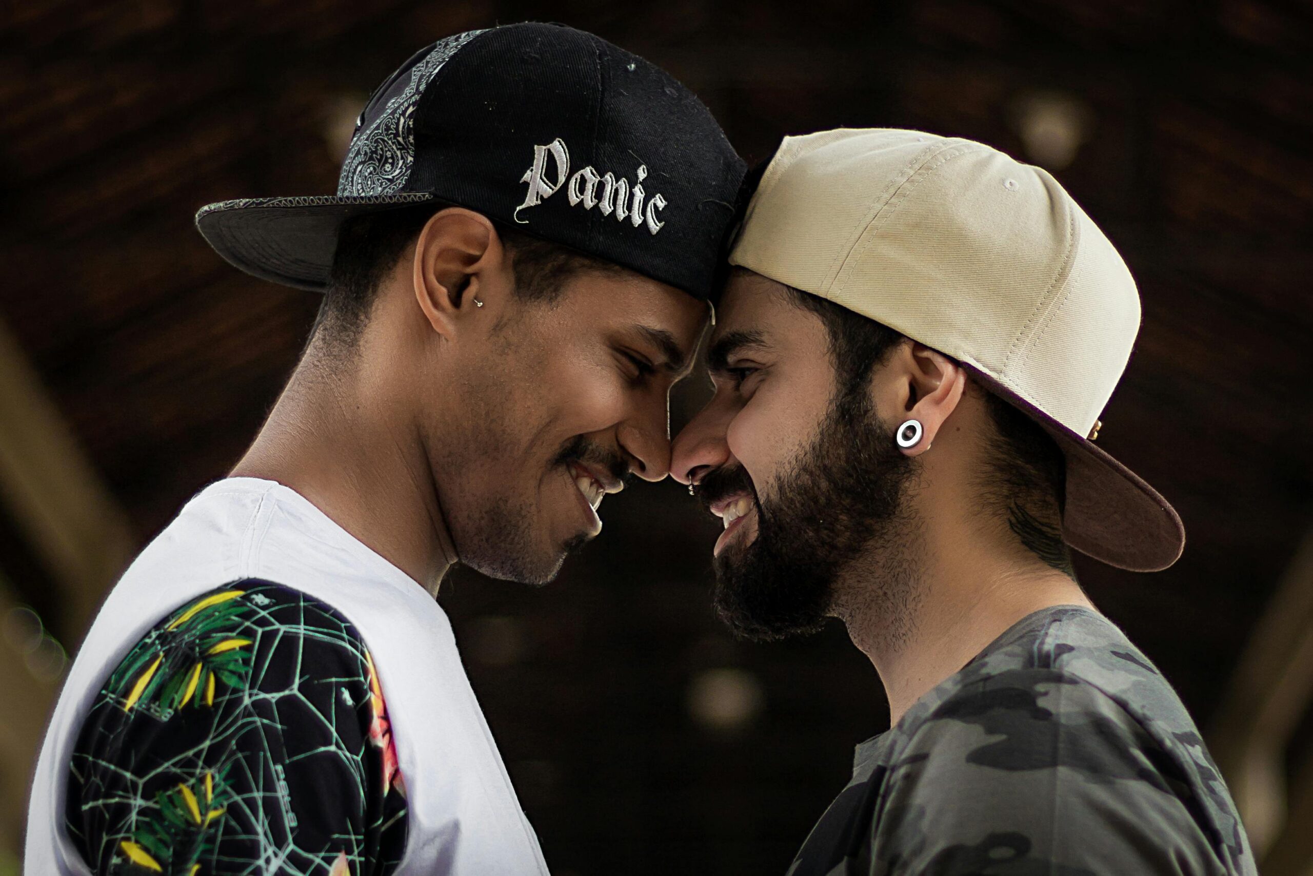 A couple smiling while touching noses and foreheads | Source: Pexels