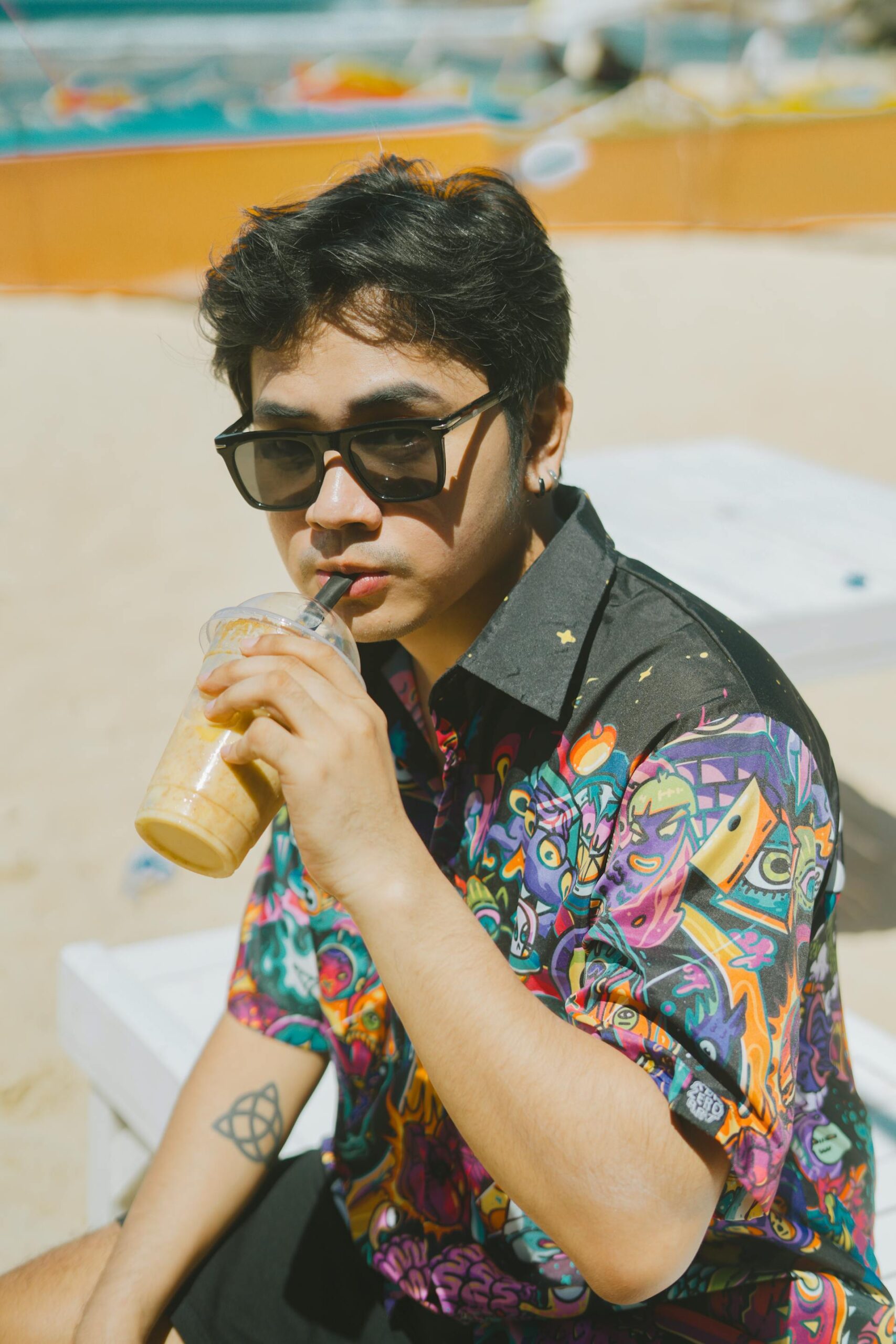 A man enjoying a drink on a beach | Source: Pexels