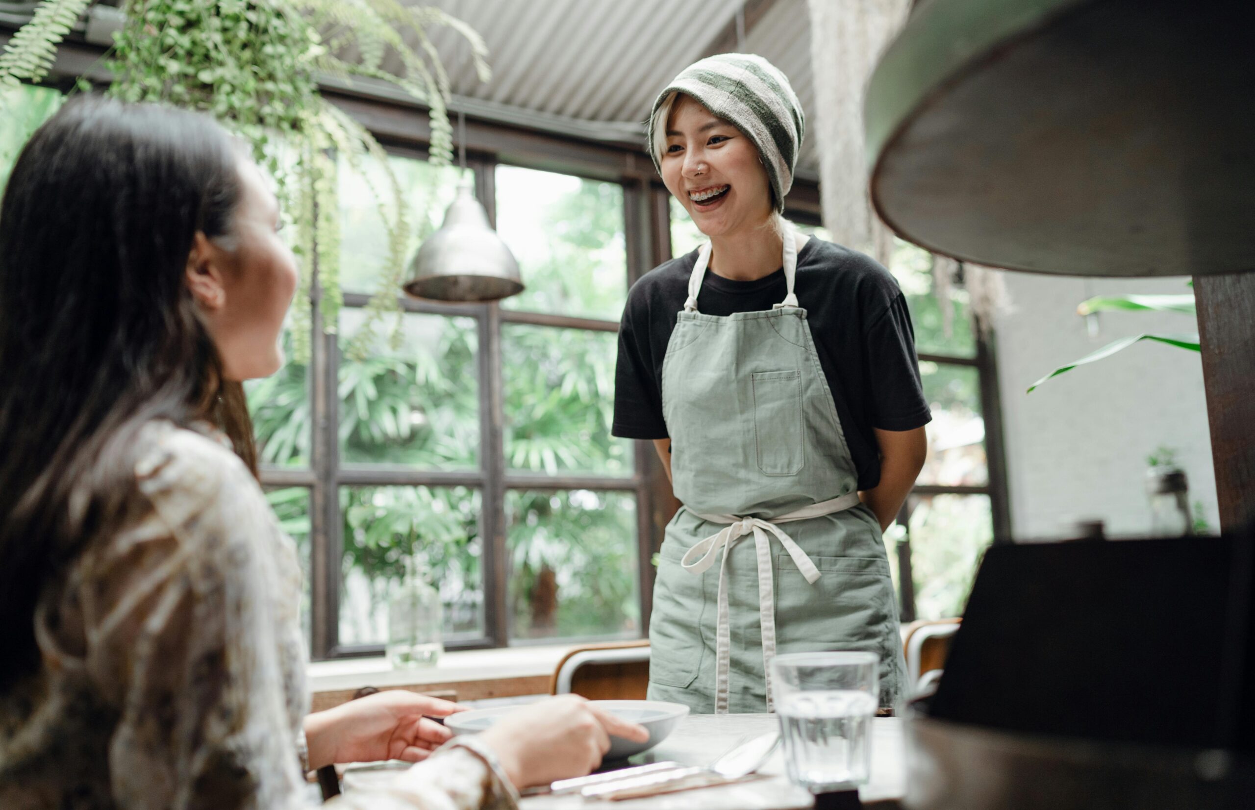 A server talking to a patron in a café | Source: Pexels