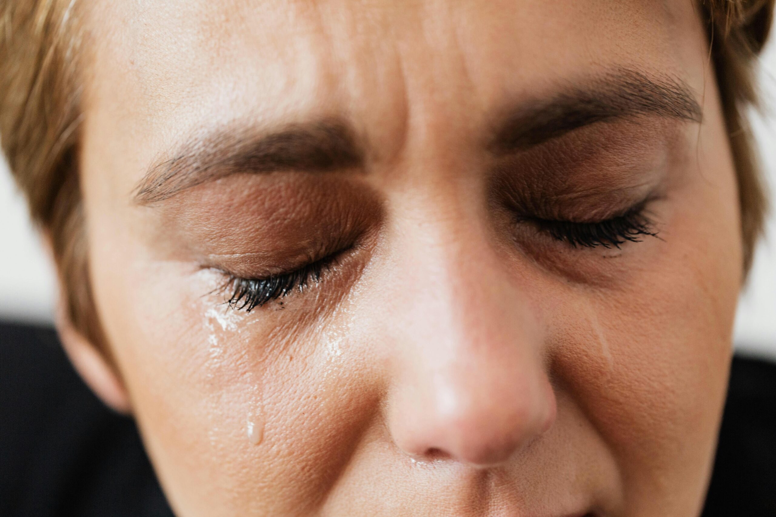 A woman crying | Source: Pexels