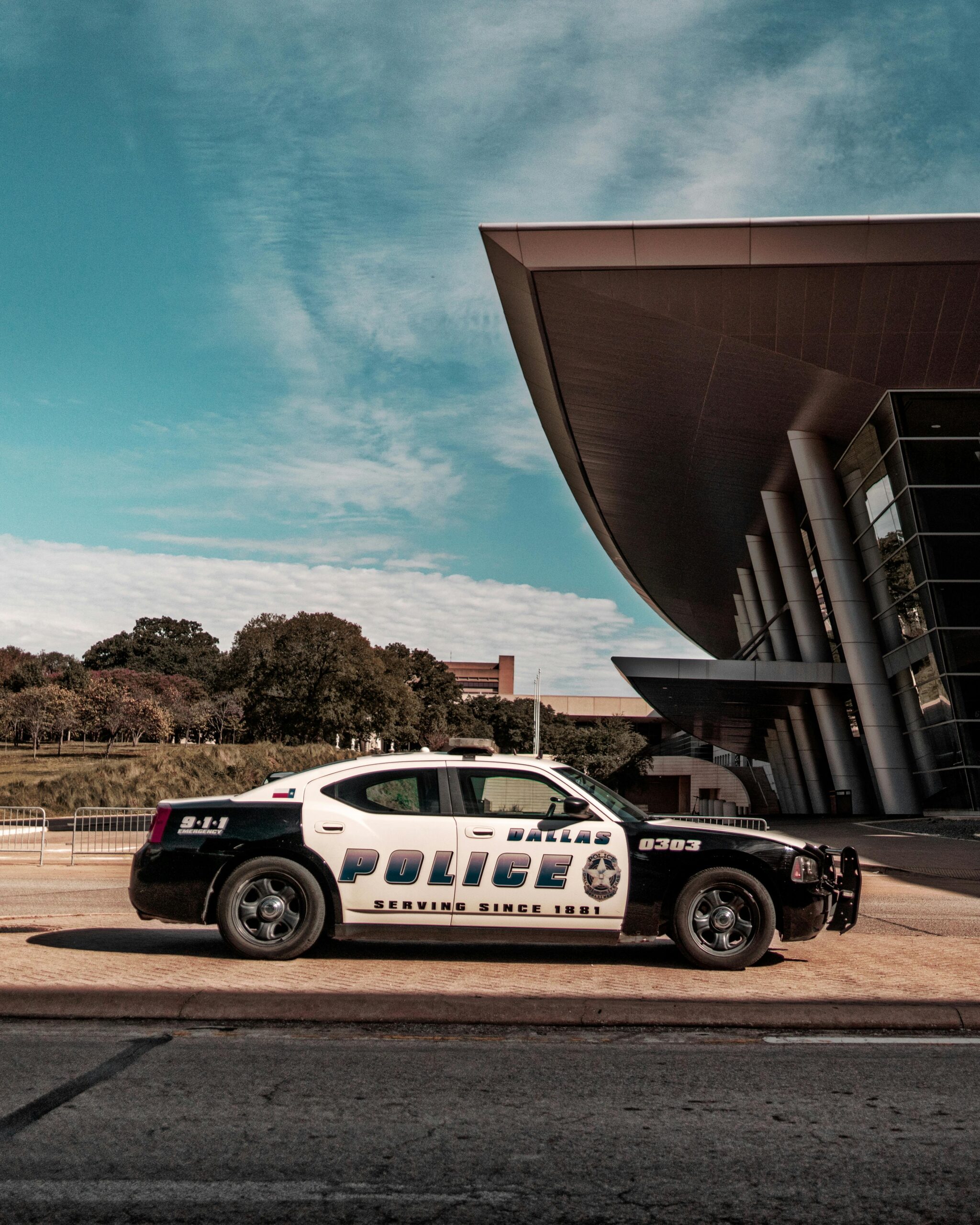 A police car parked outside | Source: Pexels