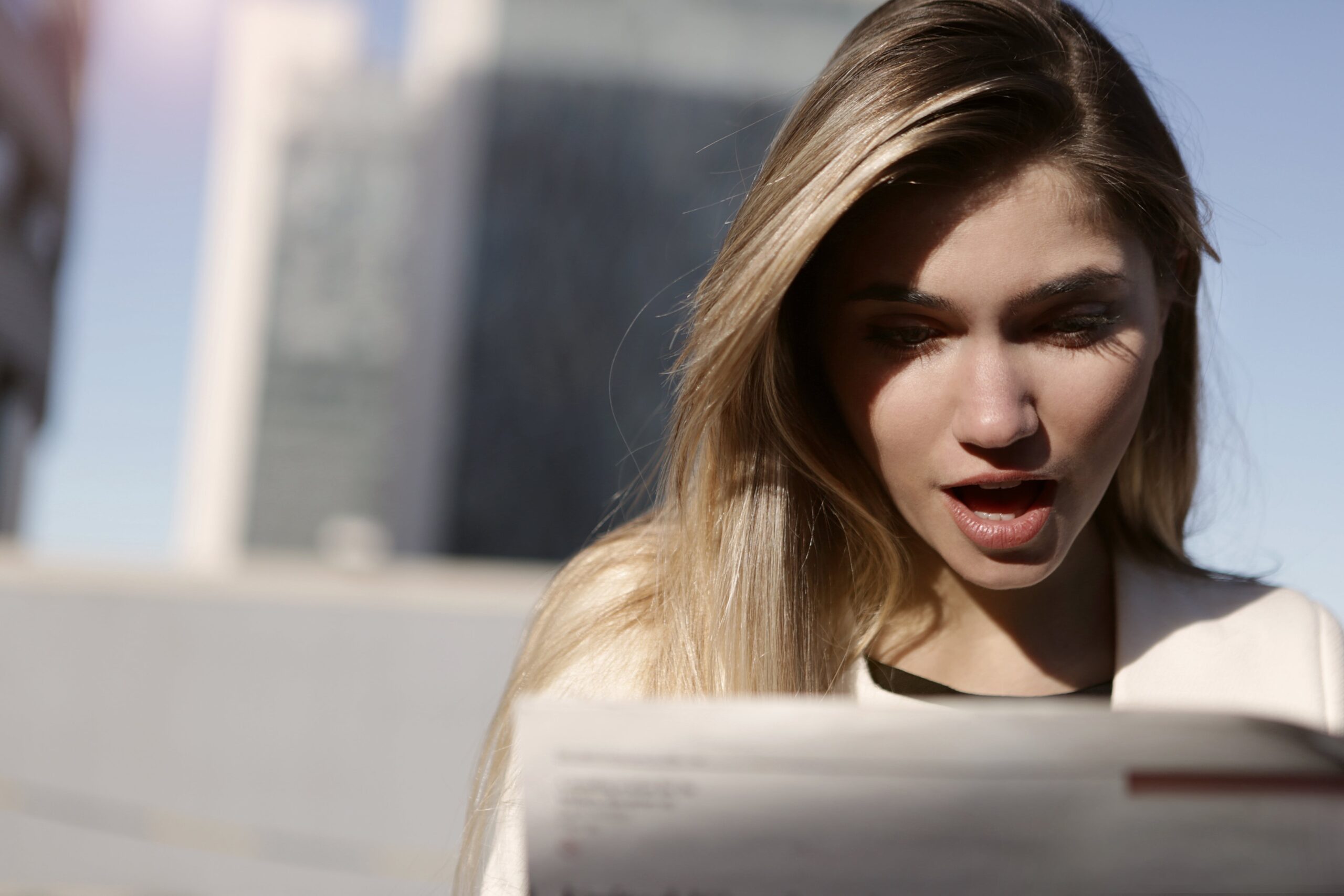 A stunned woman | Source: Pexels