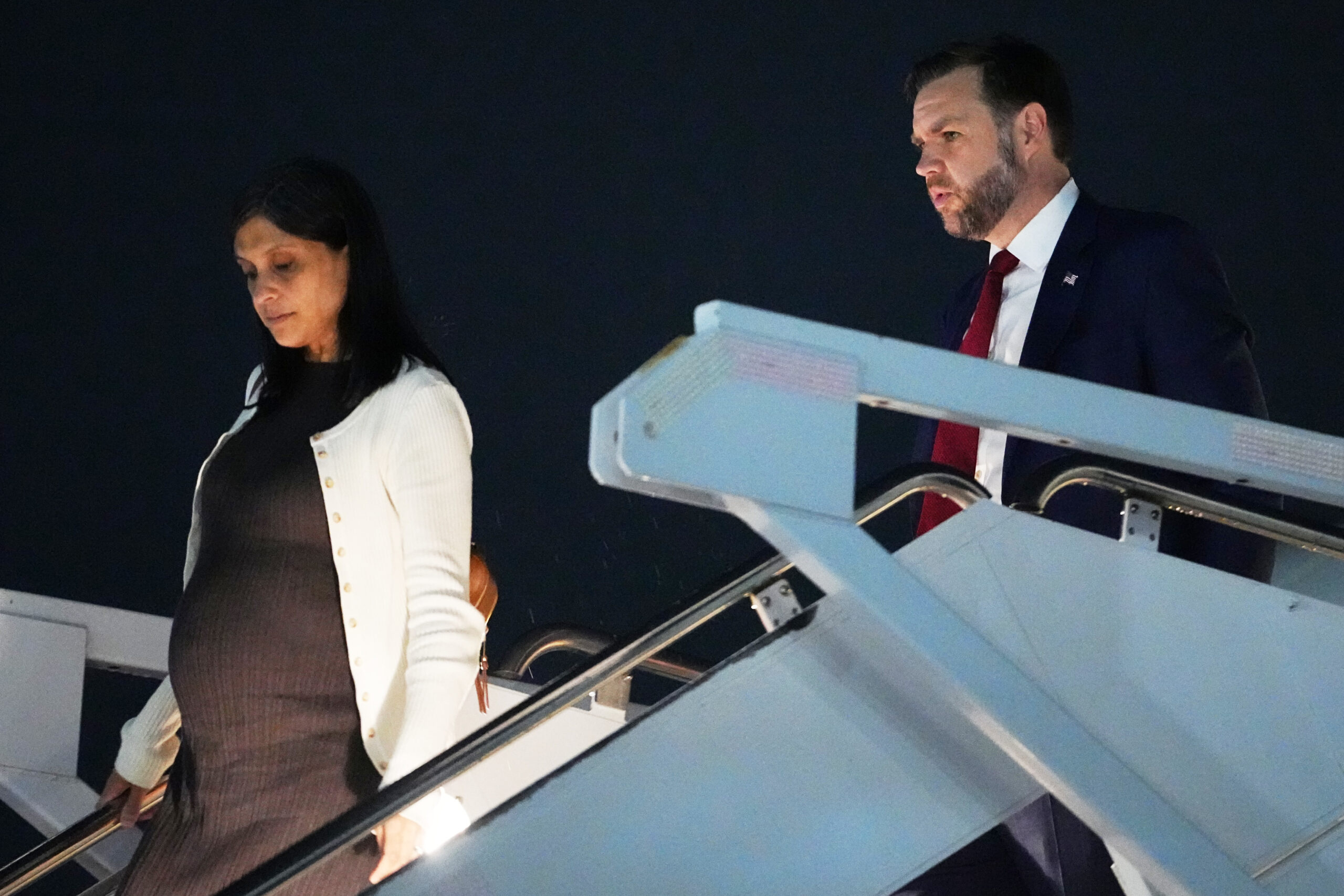 Fashion critic Vanessa Friedman argued that Usha and the other two women, whose pregnancies have overlapped in recent months, have projected a consistent public image by choosing outfits that prominently highlight their baby bumps.
