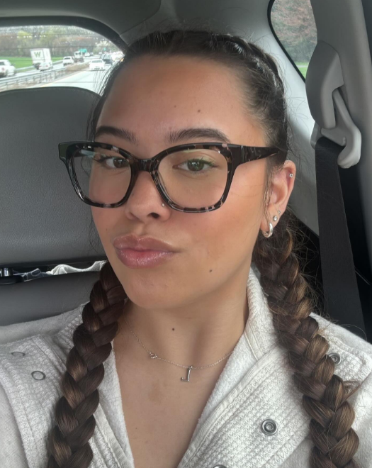 Hannah pursued higher education by studying business in Miami. In this photo, she posed for a car selfie on April 4, 2025.