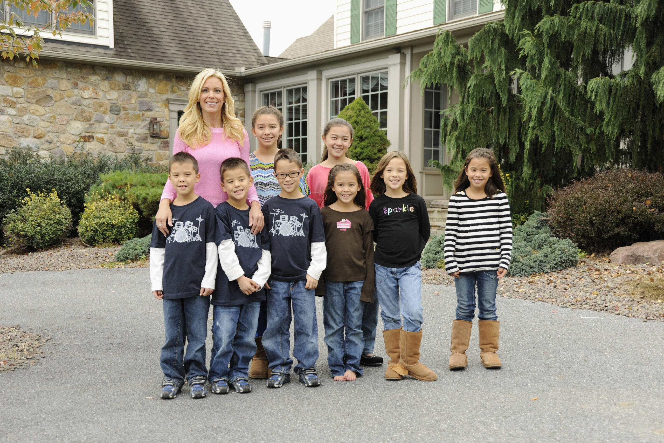 The children eventually faced complex family dynamics as two of the sextuplets chose to move away from their mother. On this occasion, Kate posed next to her kids for "Celebrity Wife Swap" on October 14, 2012.
