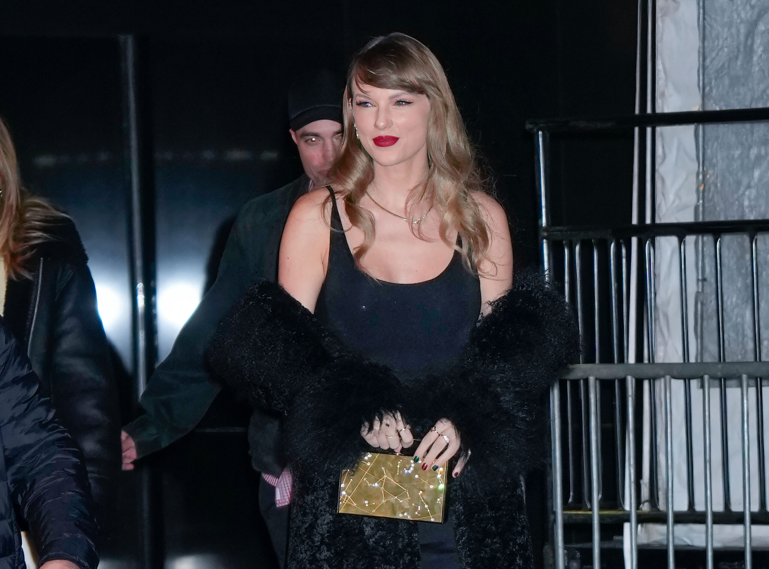 Of course, there is always a slight chance that this entire elaborate setup is a massive fake-out to distract the paparazzi from a secret, private ceremony elsewhere.