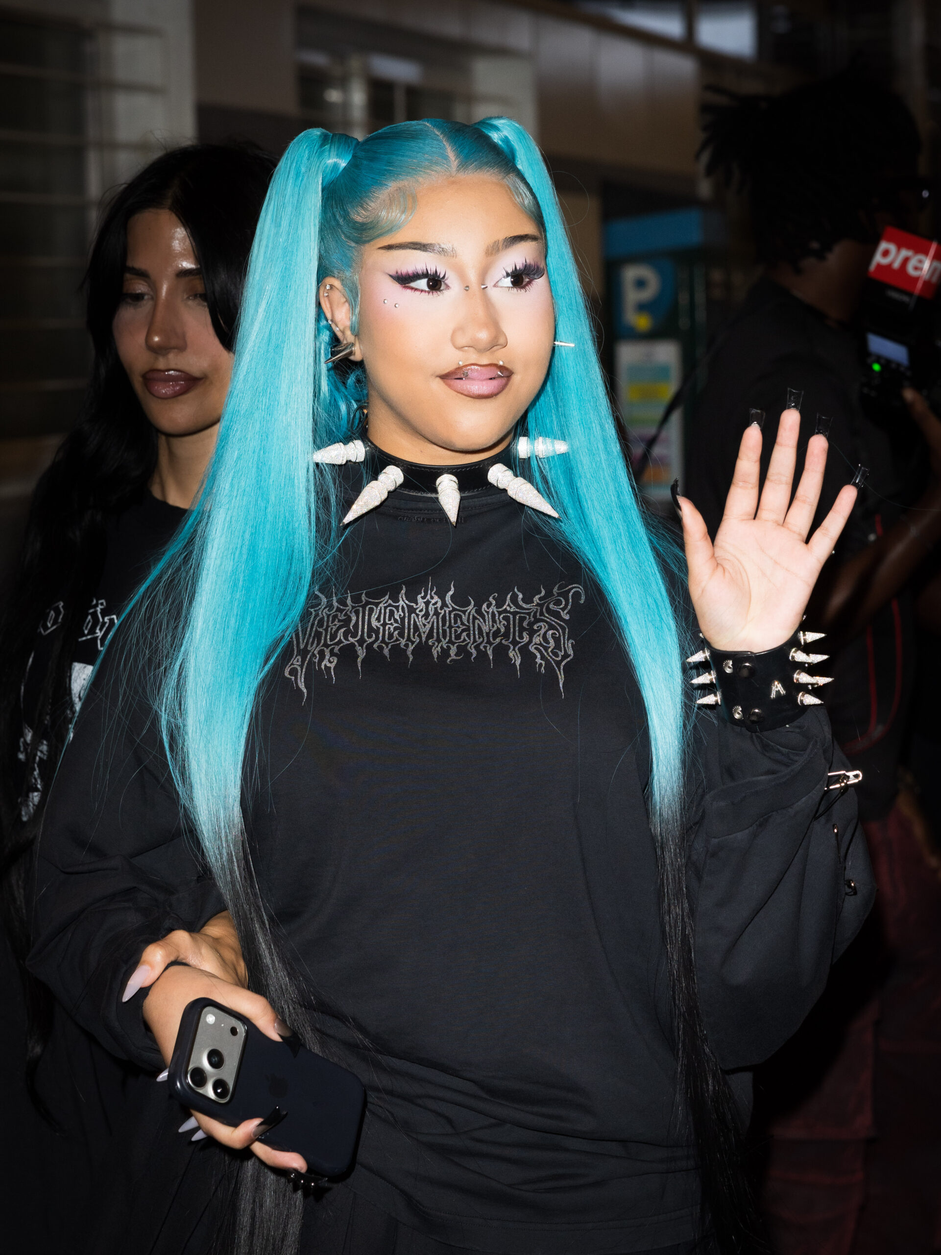 Some netizens felt angry on her behalf rather than at her for her appearance.