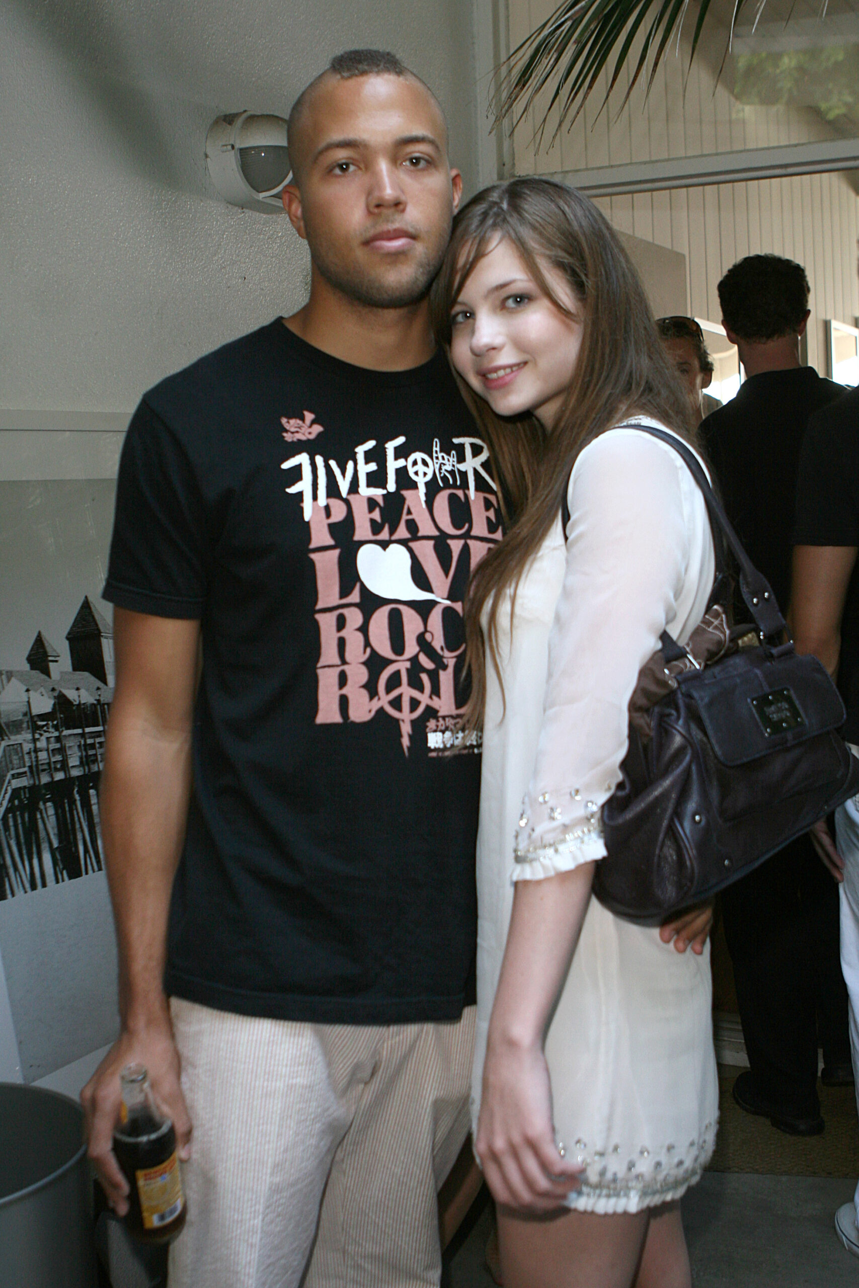 Daveigh's young-adult photos showed a different side of the actress who had once been associated with children's entertainment. Her image had become more mature, more independent, and more removed from Disney nostalgia.