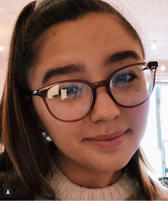 Cara successfully built her professional career away from reality television by working at Bank of America. On this occasion, she smiled for a selfie posted on a fan page.