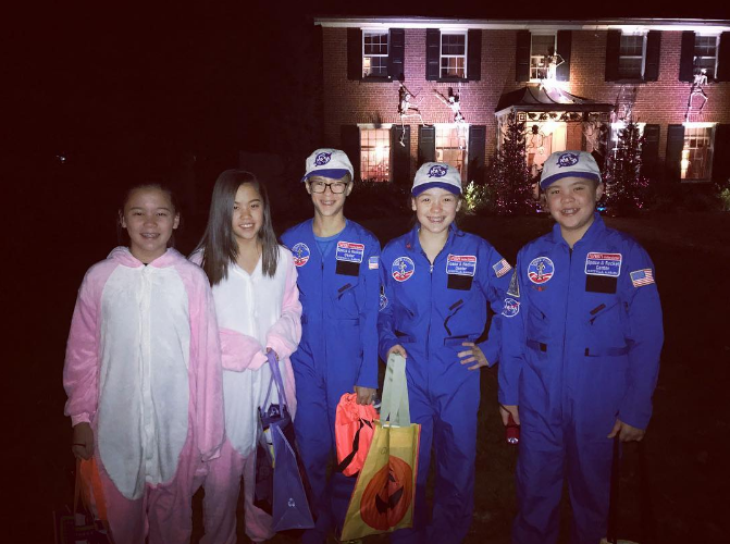 Kate has never stopped posting photos of her children online. On this occasion, they wore costumes for Halloween on October 31, 2017.