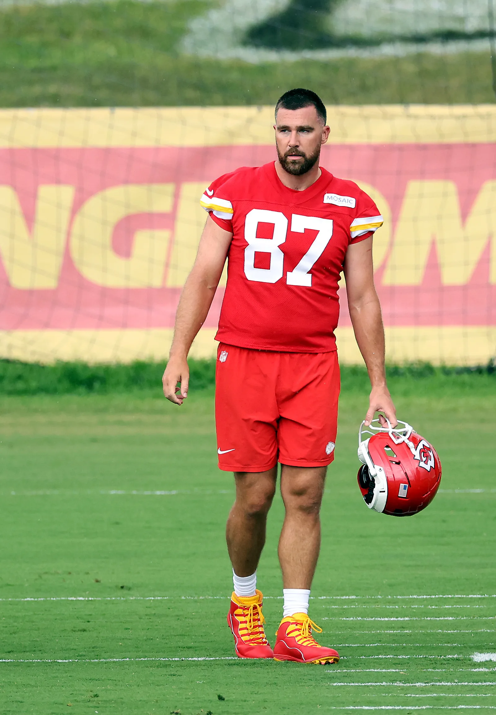 Kelce takes part in drills during the Chiefs' training camp, where his return to the practice field quickly drew attention from fans online.