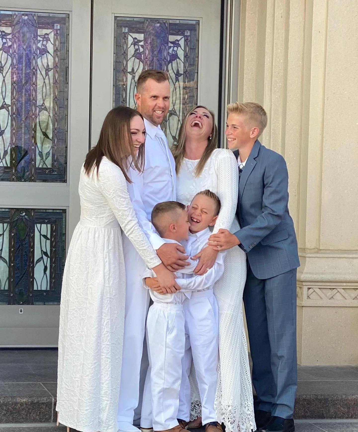 Surrounded by laughter and tight hugs, this vibrant photo captures the warmth and close-knit love that defined the Long family in happier times.