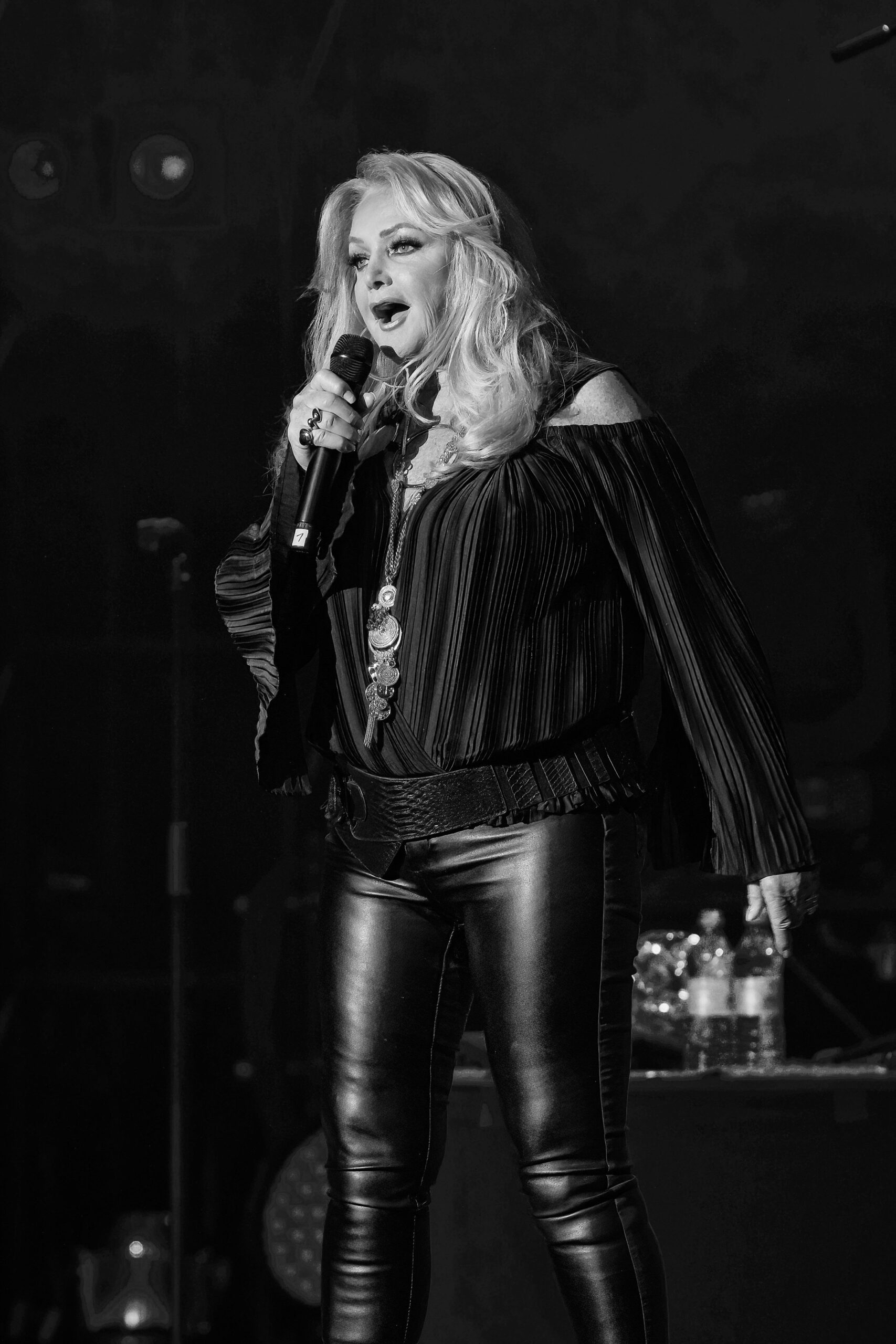 The announcement left fans completely devastated as they processed the sudden loss. However, her sudden passing was actually the culmination of a severe, weeks-long medical crisis.