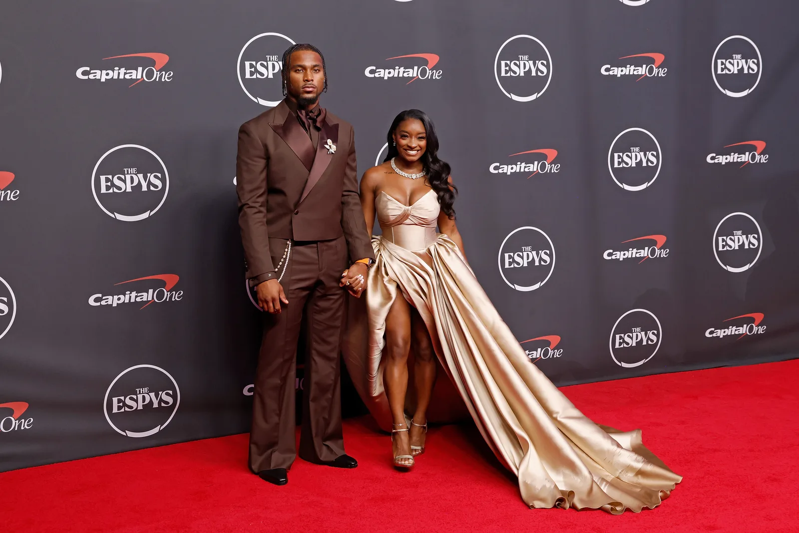 Standing side by side, Biles and Owens coordinated their looks with complementary champagne and chocolate-brown tones. While some viewers focused on Owens' expression, others pointed to this photo as evidence that the pair arrived in one of the night's most polished ensembles.