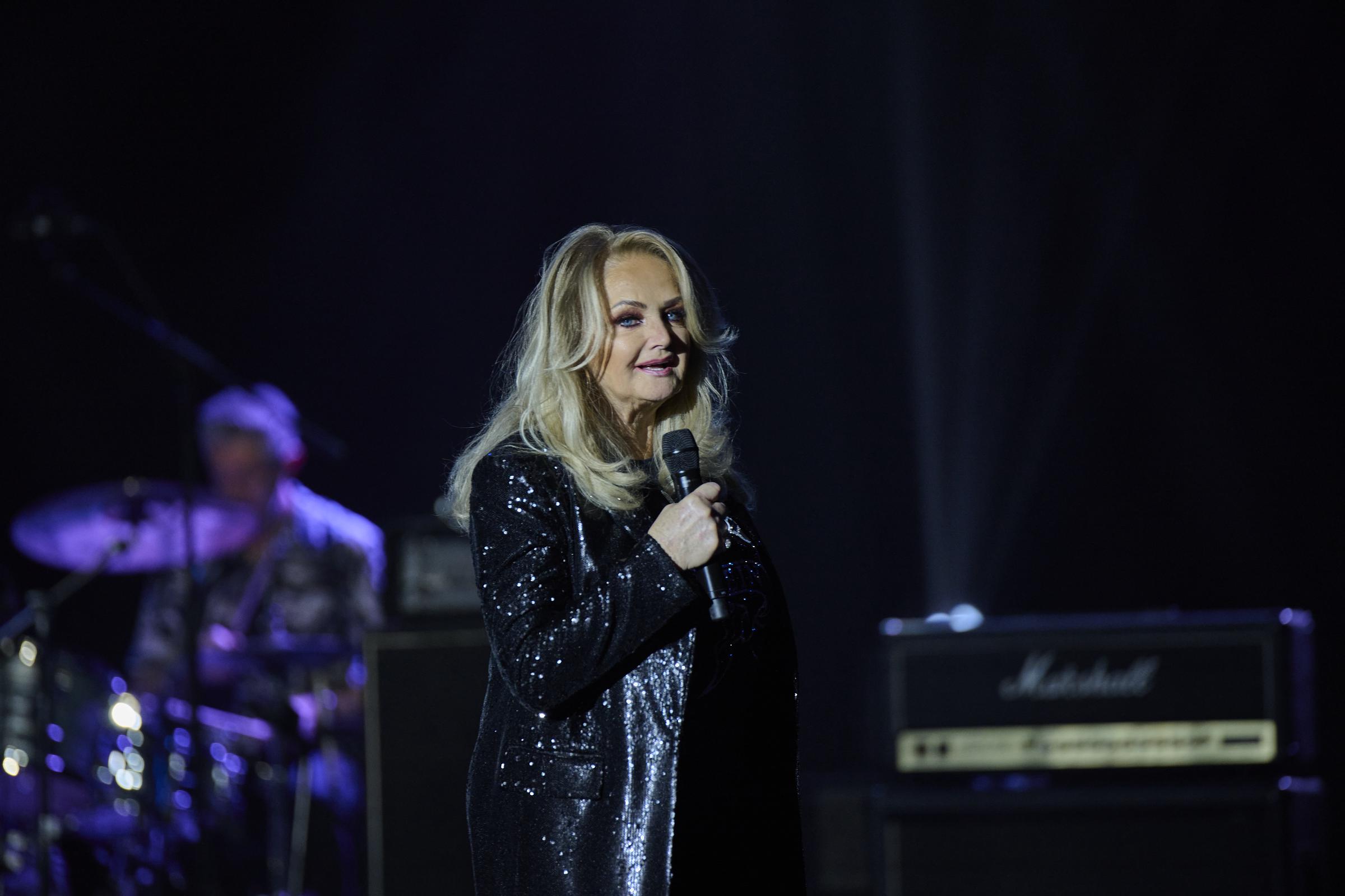 Bonnie Tyler performs onstage during a concert at Preto e Prata Hall in Casino Estoril on April 29, 2023 in Estoril, Portugal