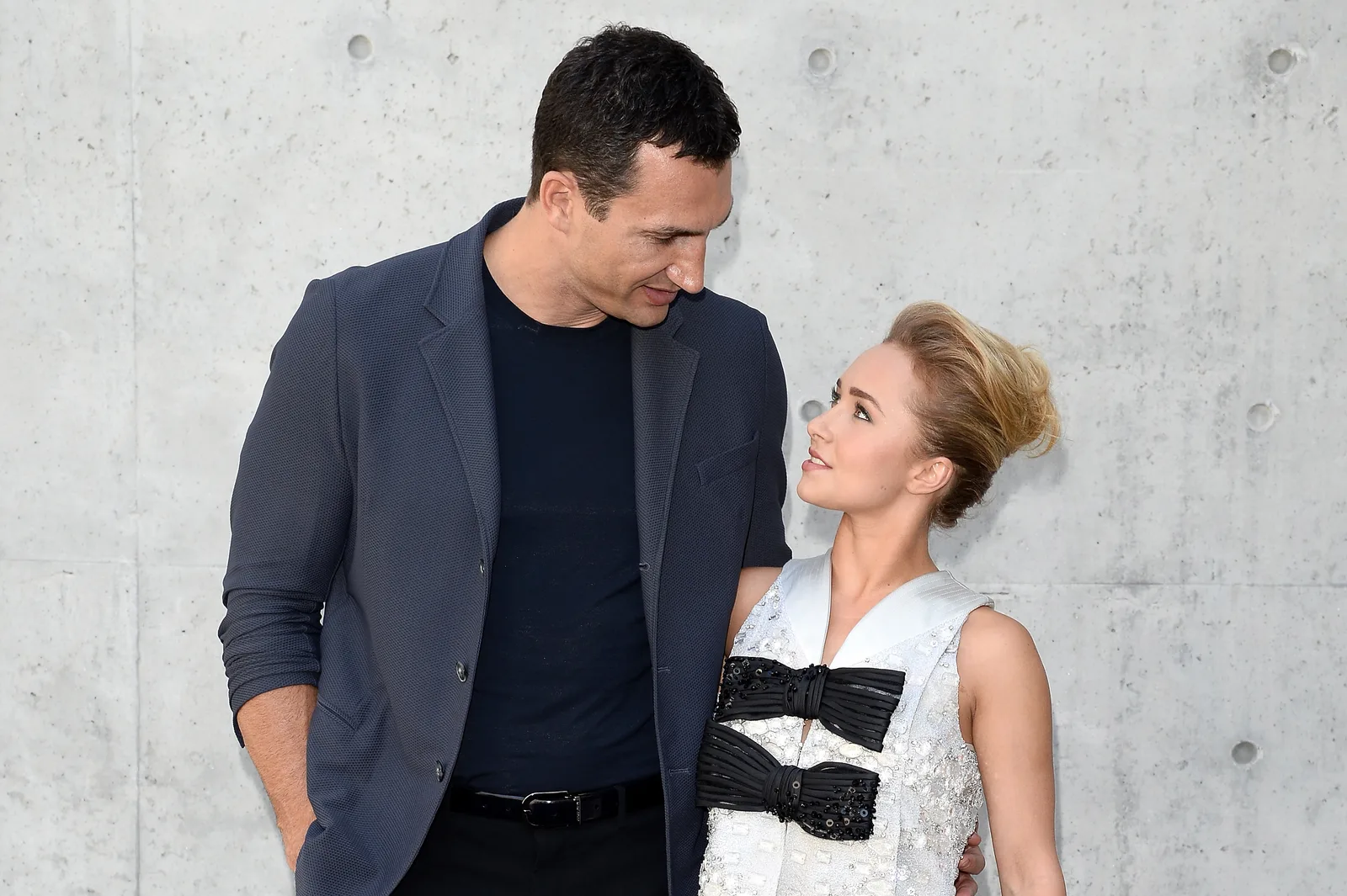 The star also directly confronted painful public rumors regarding the custody arrangement of her daughter, Kaya. She forcefully shut down claims that she had willingly given away her child to live in Europe with ex Wladimir Klitschko.