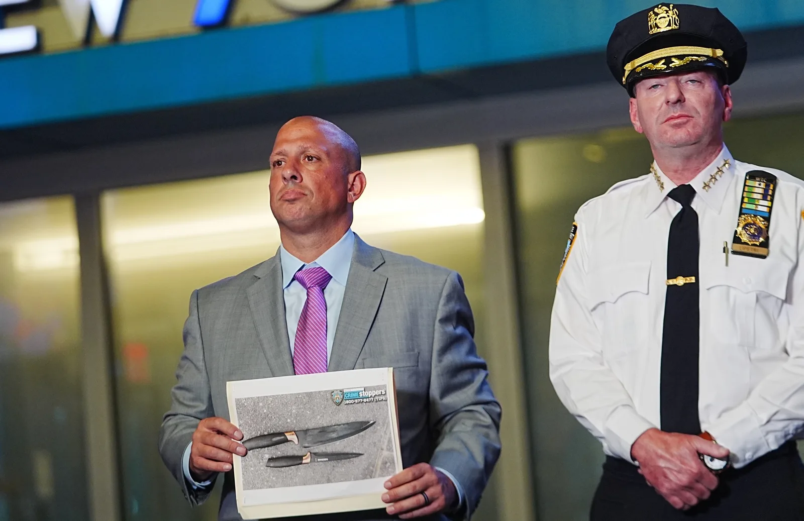 Police later displayed an image of knives recovered at the scene as investigators detailed the deadly encounter. The weapons became a key part of the investigation into the attack and the officers' response.